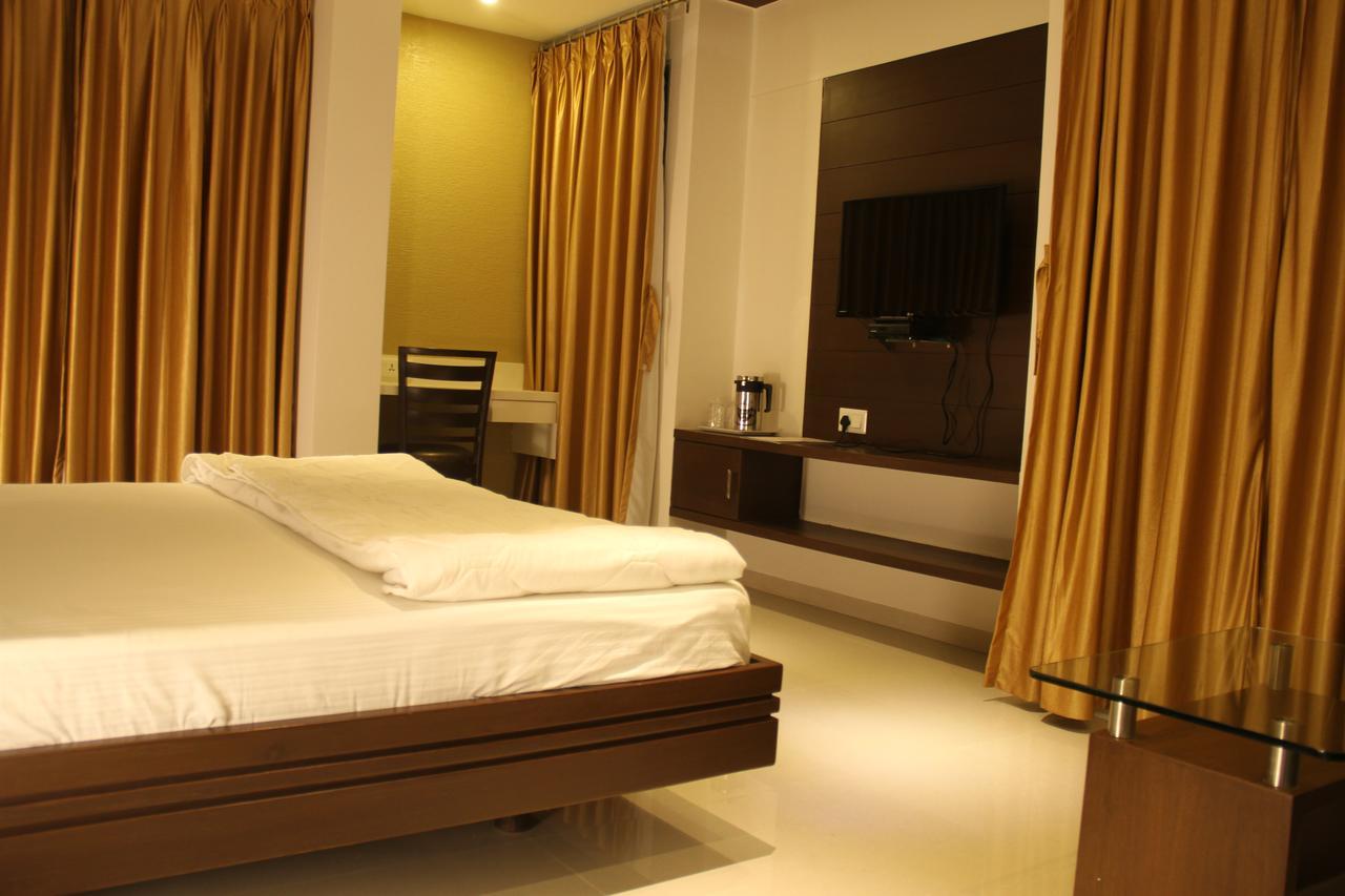 Hotel Marigold Vadodara Buitenkant foto