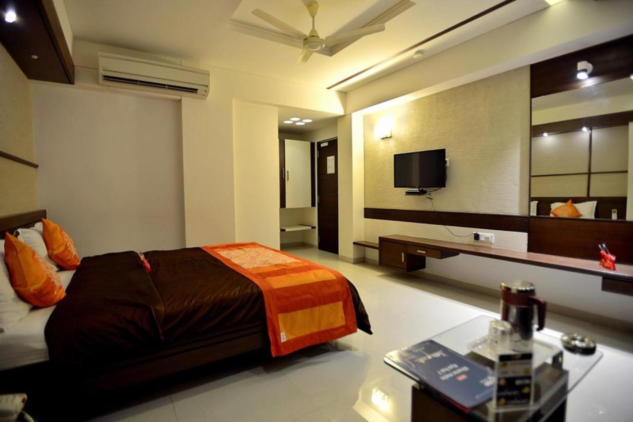 Hotel Marigold Vadodara Buitenkant foto