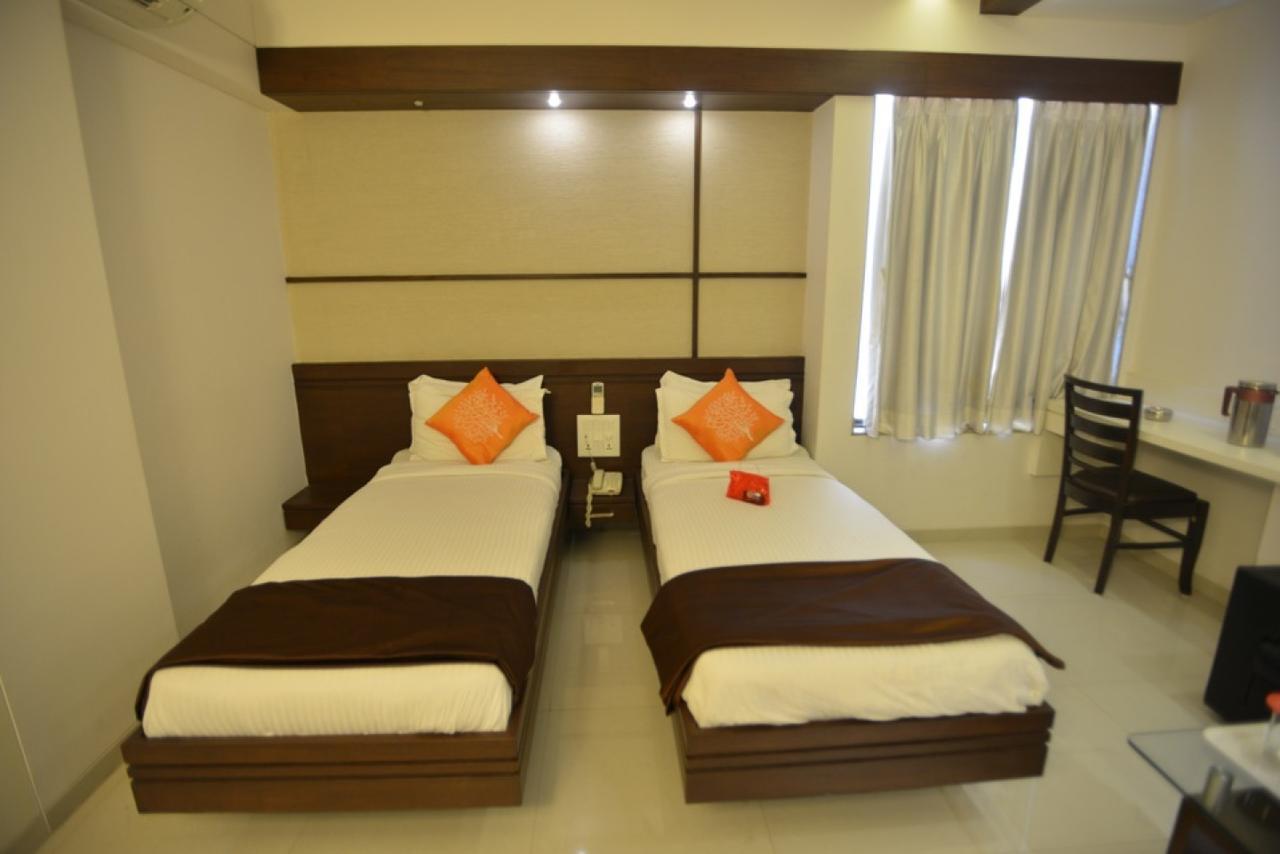 Hotel Marigold Vadodara Buitenkant foto